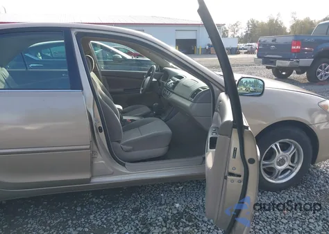 2005 Toyota Camry Le z USA, uszkodzony, nr VIN 4T1BE32K85U080394